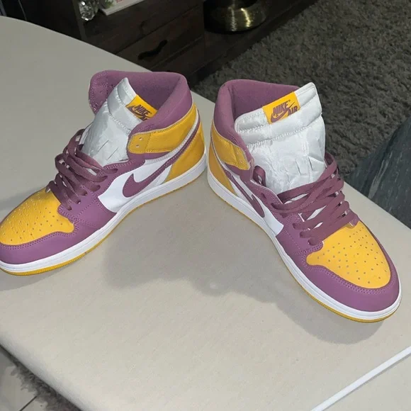 Air Jordan 1 Retro High OG " BROTHERHOOD" - Picture 9 of 12